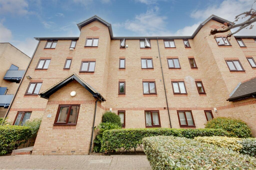 Main image of property: Ringwood Gardens, Isle of Dogs, E14