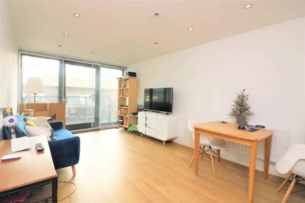 Main image of property: Elektron Tower, 12 Blackwall Way, Canary Wharf, E14