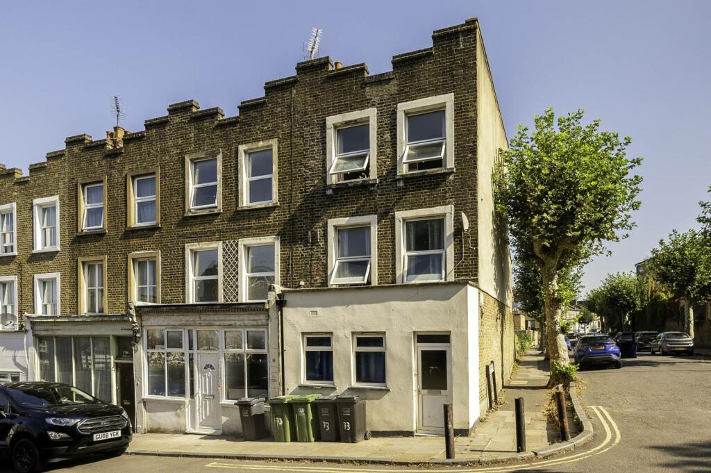 6 bedroom end of terrace house for sale in Gibbon Road, Nunhead, SE15