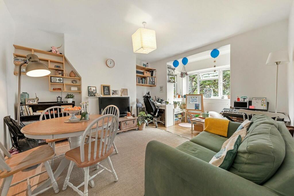 2 bedroom flat for sale in Peckham Rye, Peckham Rye, London, SE15