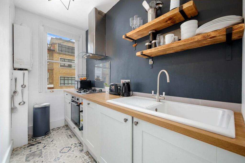 2 bedroom flat for sale in Handforth Road, Oval, London, SW9