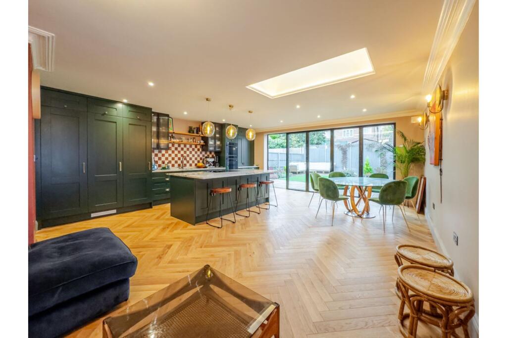 Main image of property: Devonshire Road, London, NW7