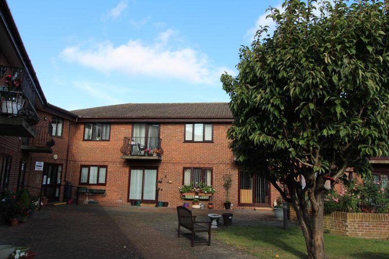 1 bedroom retirement property for sale in Downs Avenue, Dartford, DA1