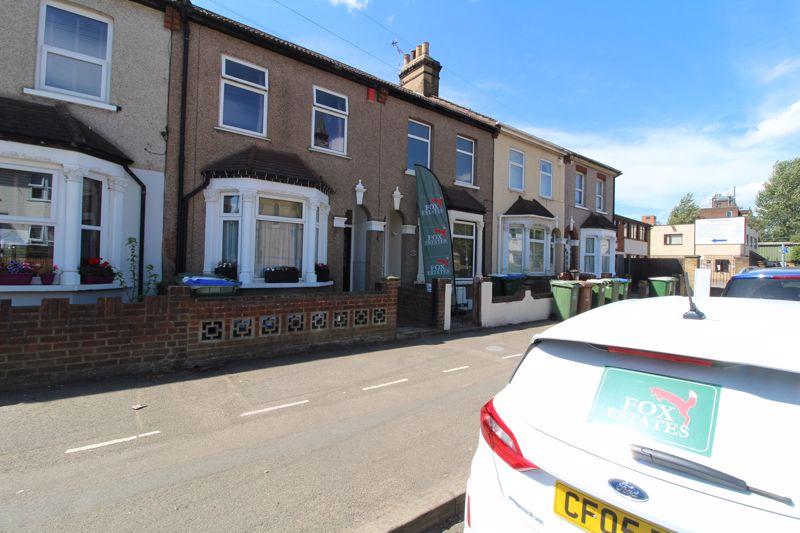 4 bedroom terraced house for sale in Slade Green Road, Erith, DA8