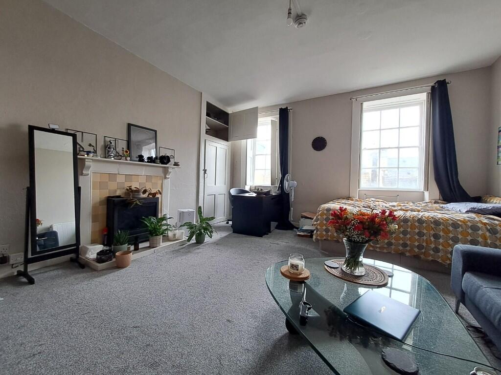 Main image of property: Flat 1, 7 Paragon, Bath, Somerset, BA1
