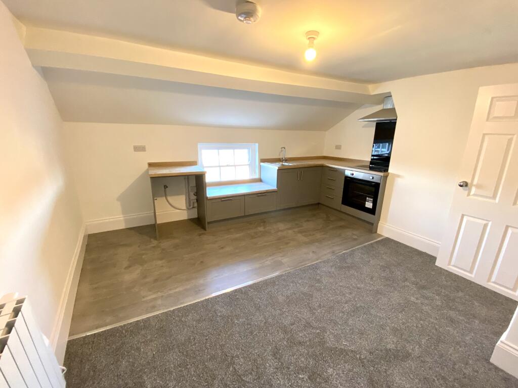 Main image of property: Queens Head Court, Newark