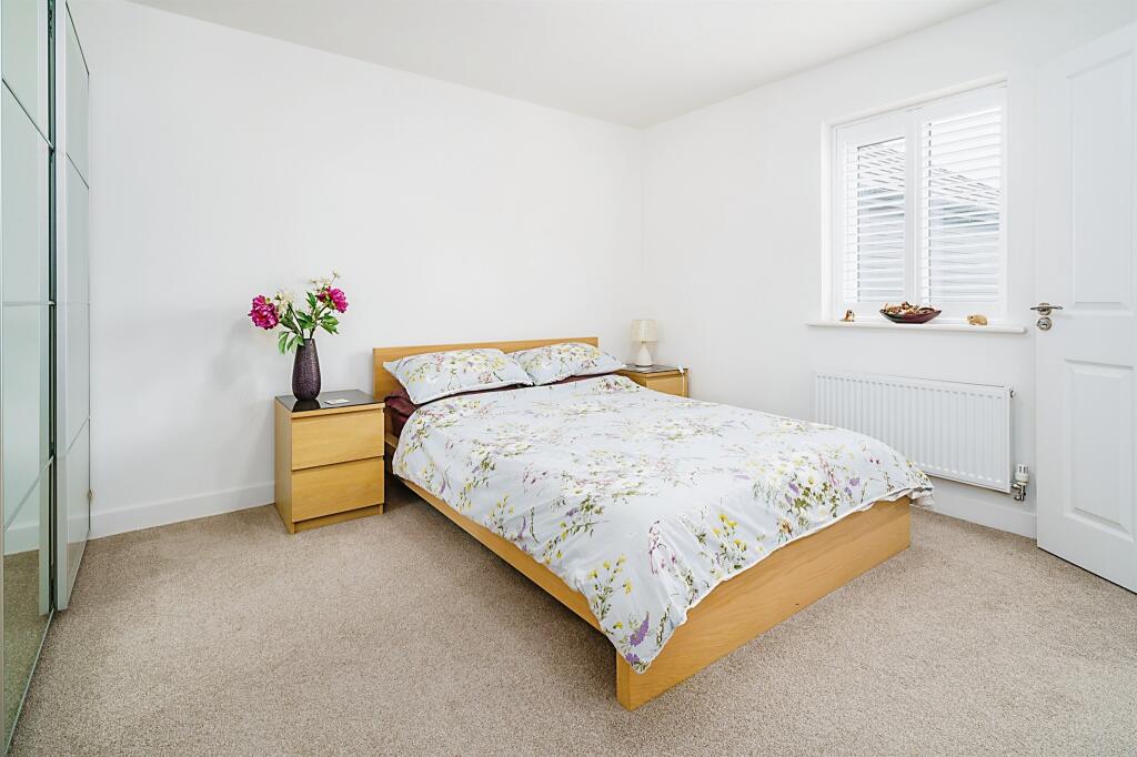 5 bedroom detached house for sale in Dellows Close, Elsenham,