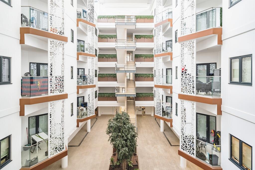 Additional property image - Edinburgh Gate, HARLOW