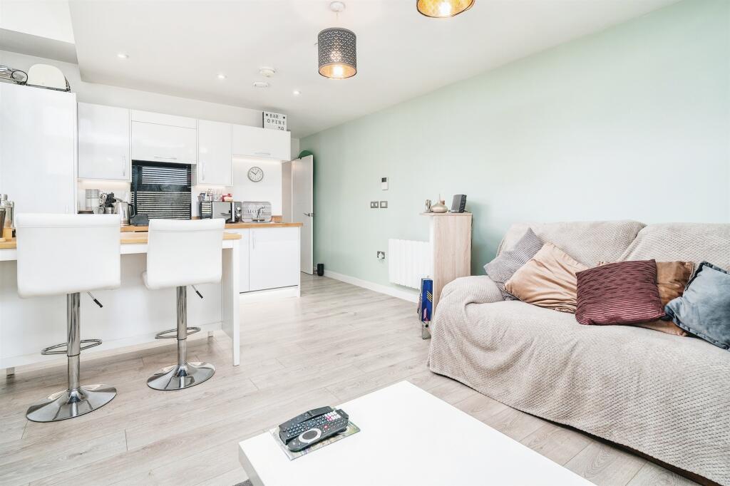 Additional property image - Edinburgh Gate, HARLOW