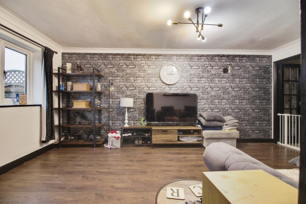 Additional property image - Shawbridge, Harlow