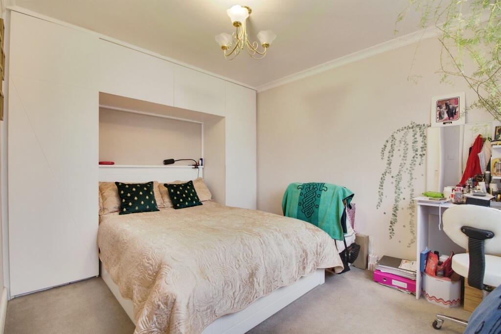 Additional property image - Hookfield, HARLOW