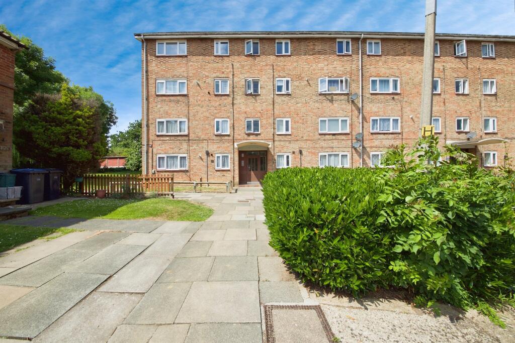 Main image of property: Carters Mead, HARLOW