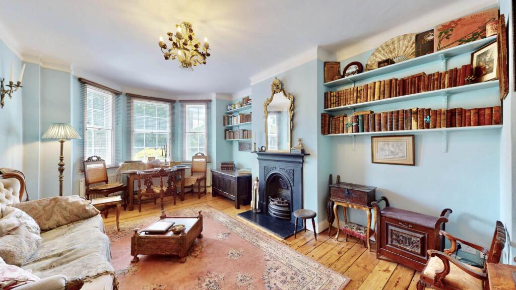 Main image of property: Manor Court, Aylmer Road, N2