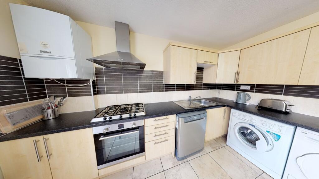 6 bedroom terraced house for rent in 26 Gadd Street, Nottingham, NG7 4BJ, NG7