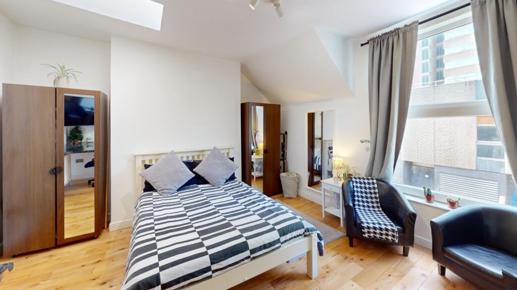 Main image of property: Flat 10, 54 Glasshouse Street, Nottingham, Nottinghamshire, NG1