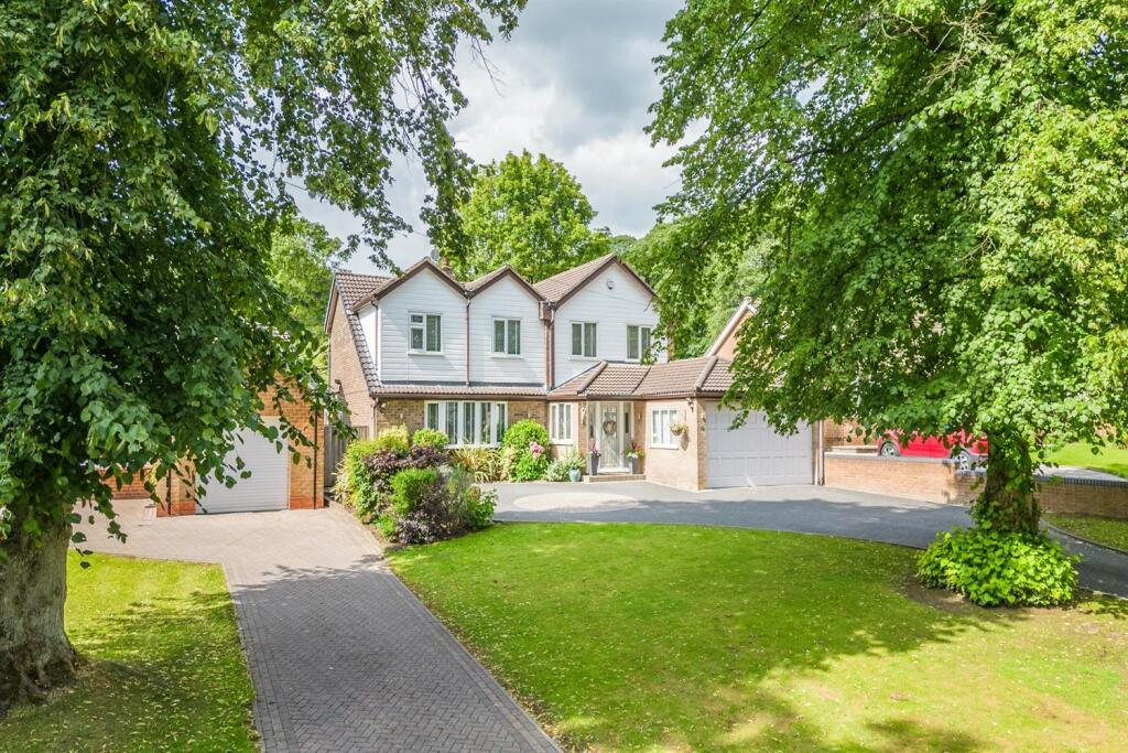 5 bedroom detached house for sale in Hall Drive, Mottram, Hyde, SK14