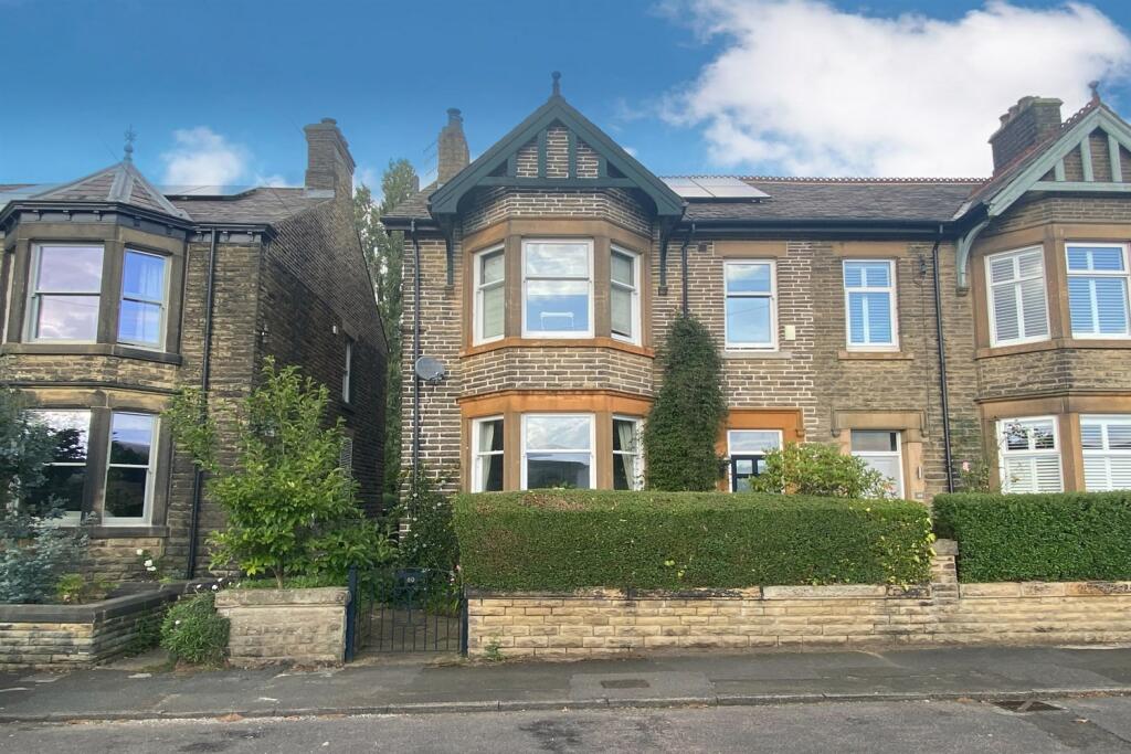 4 bedroom semidetached house for sale in Spire Hollin, Glossop, SK13
