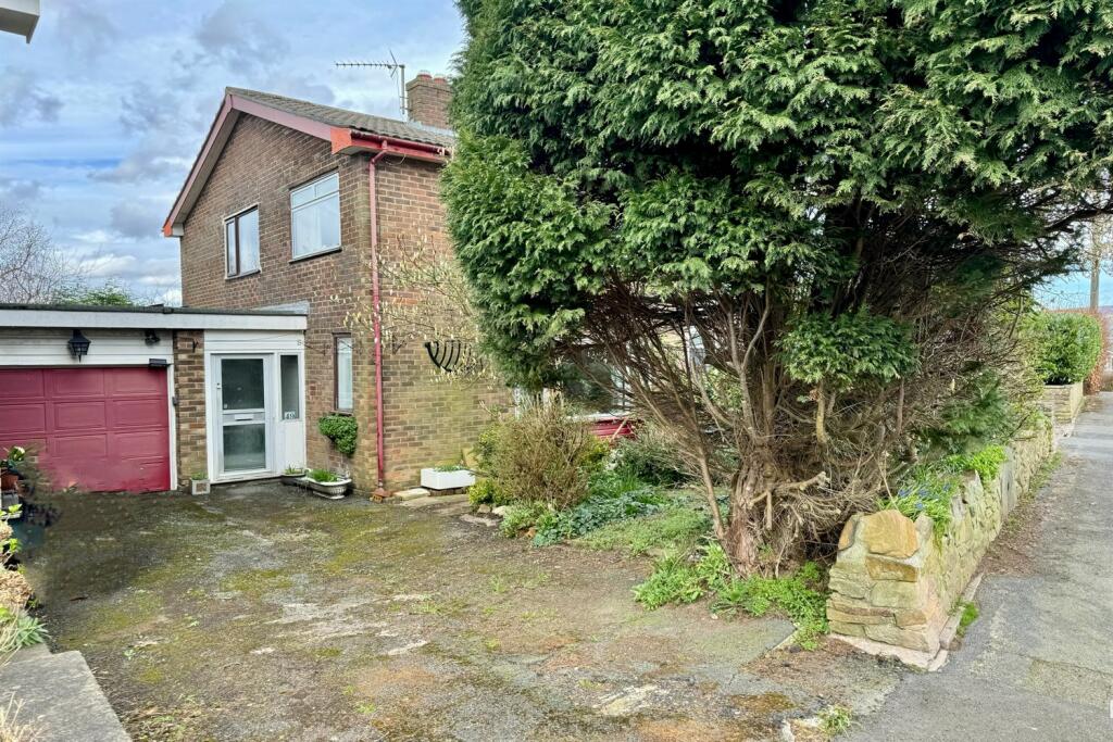 3 bedroom link detached house for sale in Road, Glossop, SK13