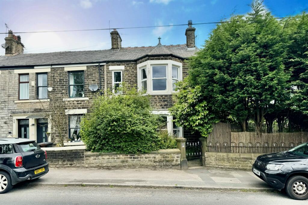 3 bedroom end of terrace house for sale in Glossop Road, Gamesley
