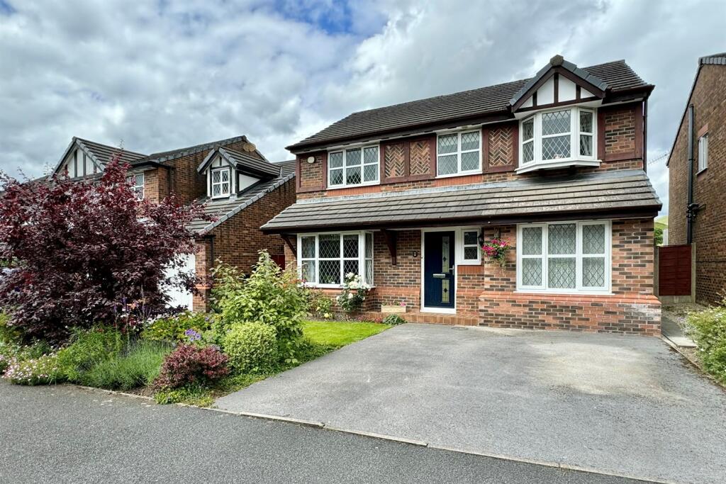 5 bedroom detached house for sale in Sunningdale Drive, Glossop, SK13