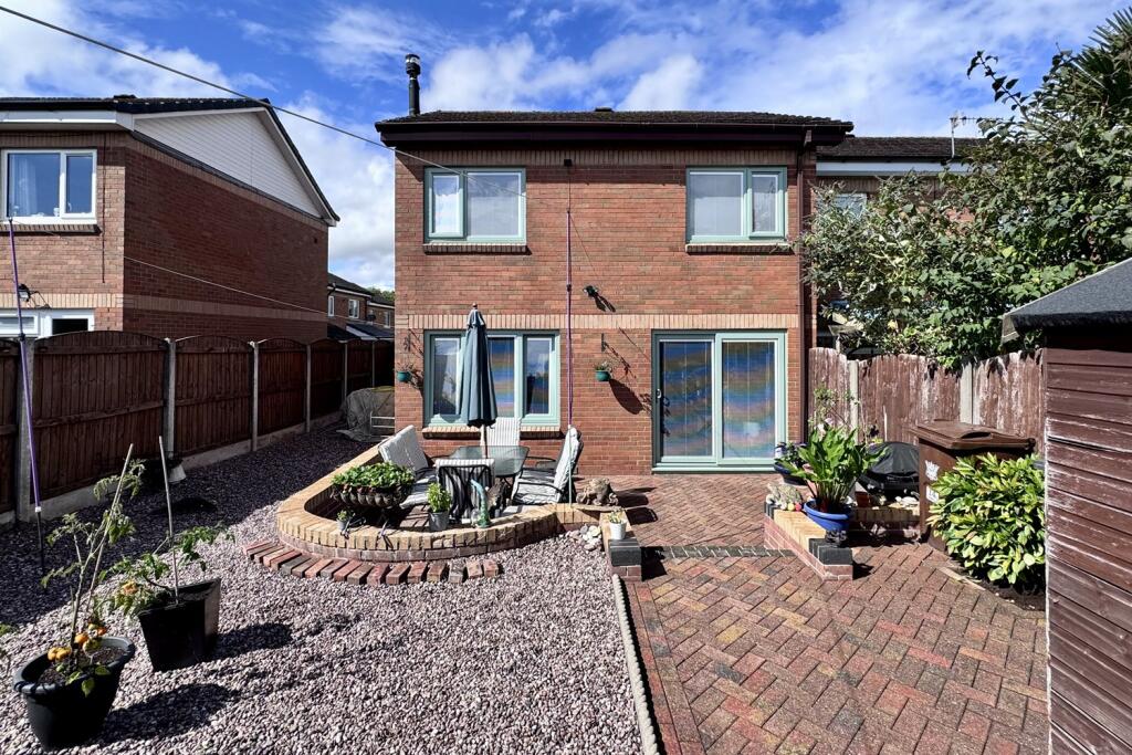 Main image of property: Bonsall Close, Glossop