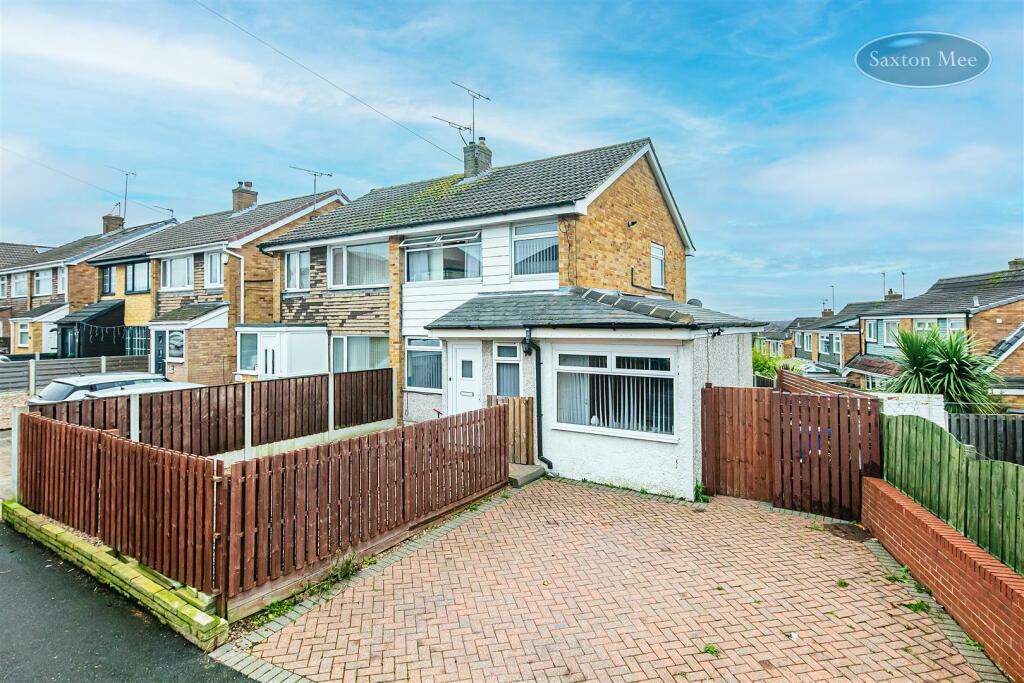 4 bedroom semidetached house for sale in Greengate Lane, High Green