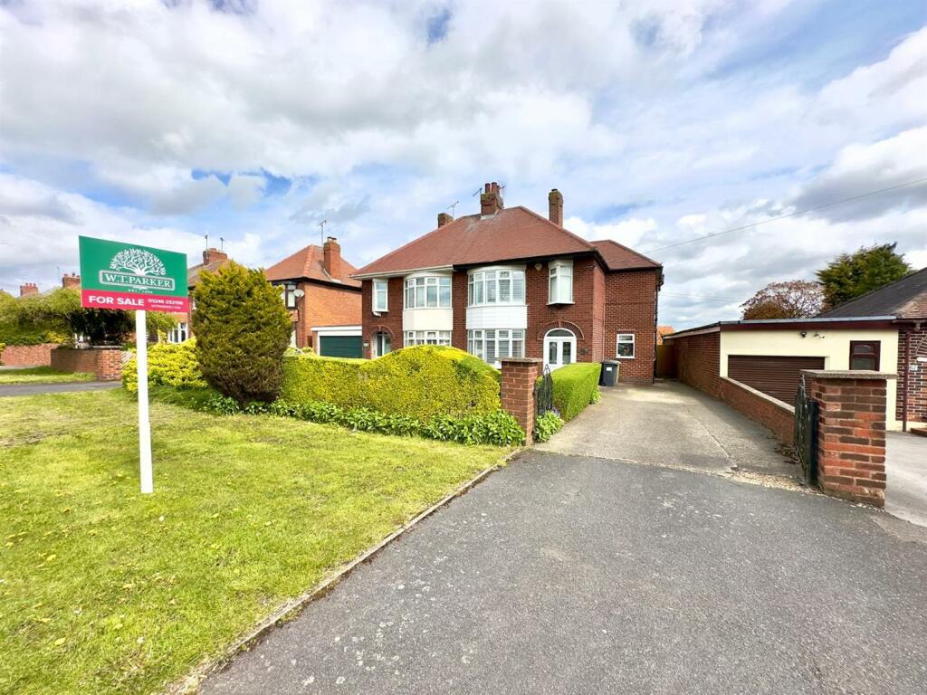 4 bedroom semidetached house for sale in Clowne Road, Barlborough, Chesterfield, S43