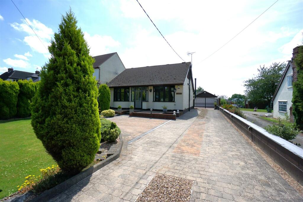 4 bedroom detached bungalow for sale in Tibshelf Road, Holmewood