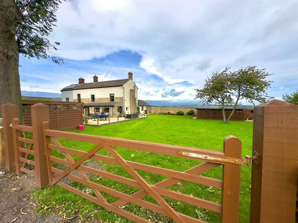 4 bedroom house for sale in High Royd Lane, Hoyland, Barnsley, S74