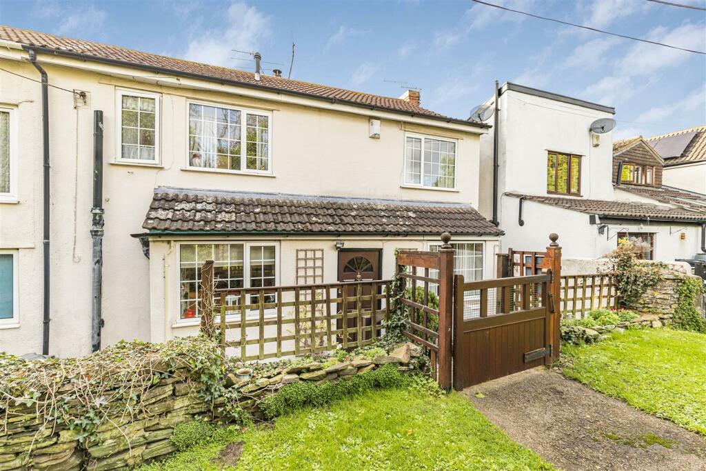 3 bedroom semidetached house for sale in Mill Steps, Winterbourne Down