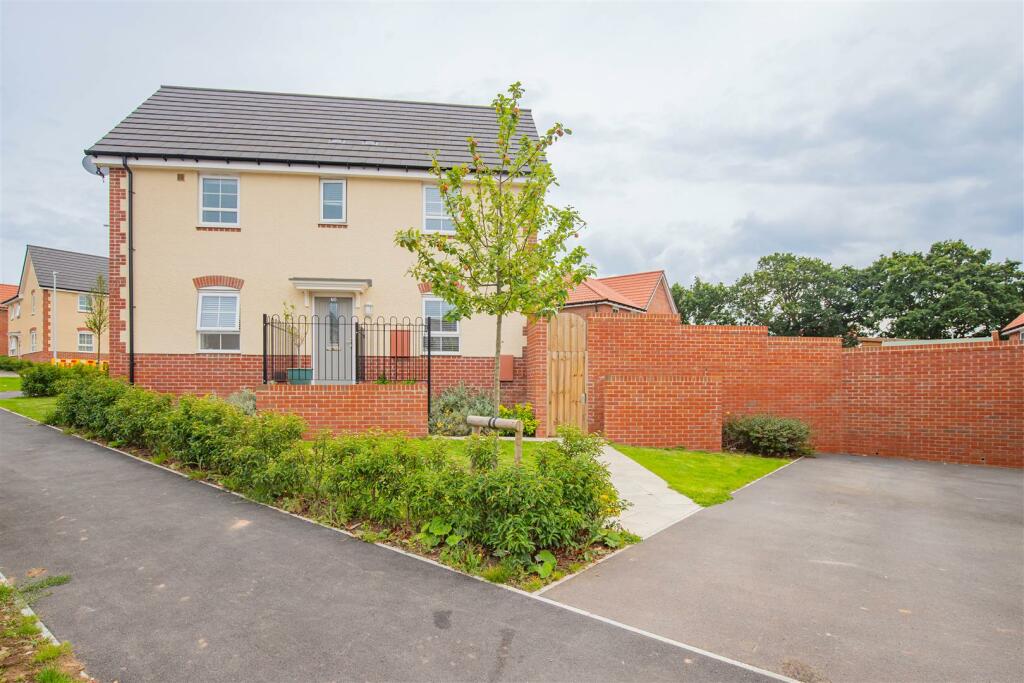 3 bedroom end of terrace house for sale in Rowdell Avenue, Coalpit