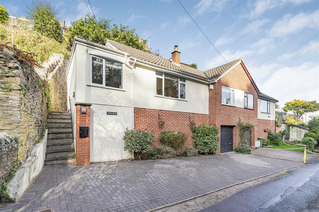 2 bedroom cottage for sale in The Dingle, Winterbourne Down, Bristol, BS36