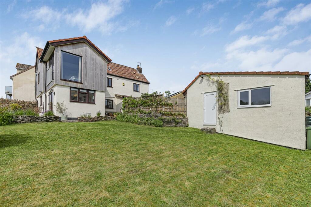 2 bedroom detached house for sale in Stone Lane, Winterbourne Down
