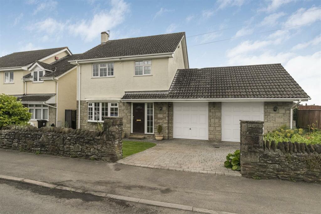 3 bedroom detached house for sale in Park Lane, Frampton Cotterell