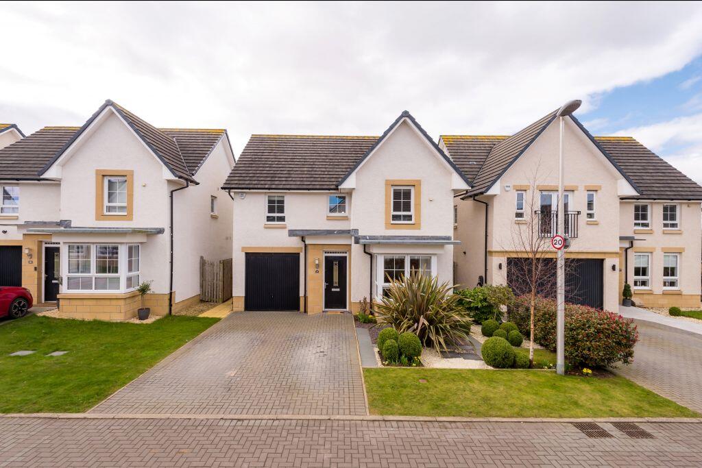 Main image of property: 28 Skerryvore Loan, Edinburgh, EH10 6TX