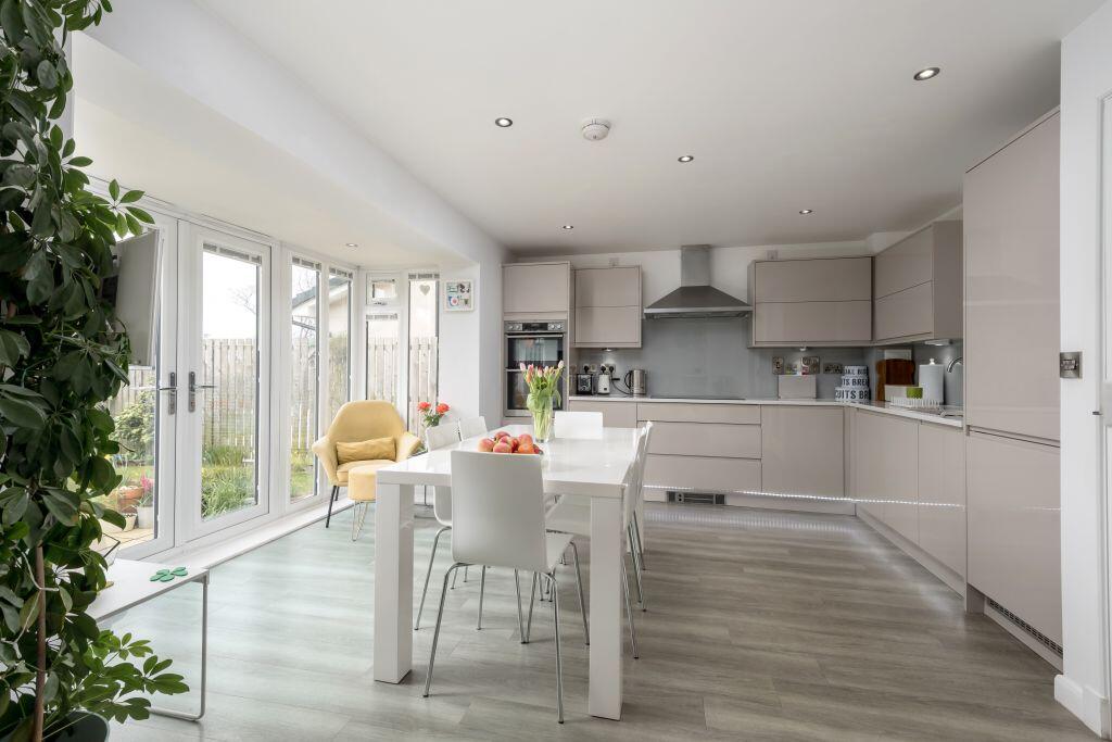 Main image of property: 28 Skerryvore Loan, Edinburgh, EH10 6TX