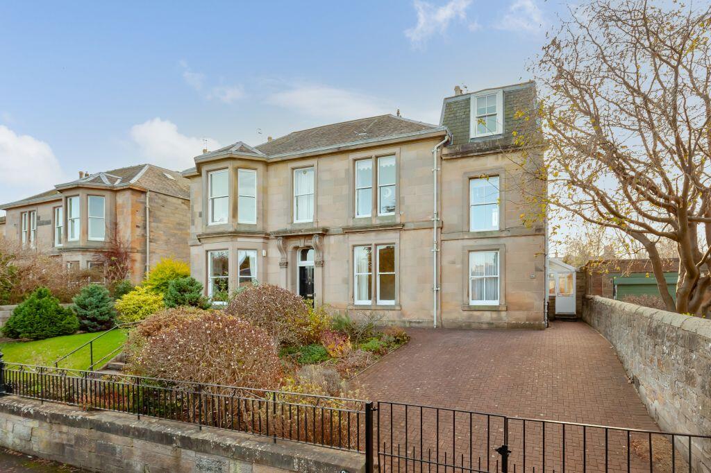 Main image of property: 8B, Greenhill Park, Edinburgh, EH10 4DW