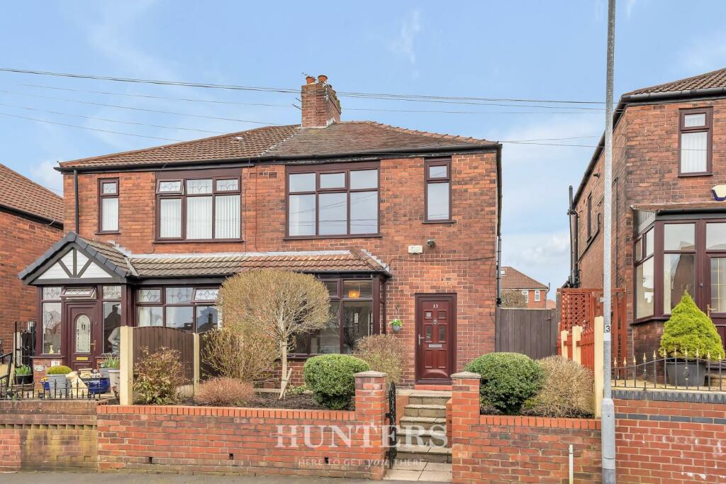 3 bedroom semidetached house for sale in Berwyn Avenue, Middleton M24