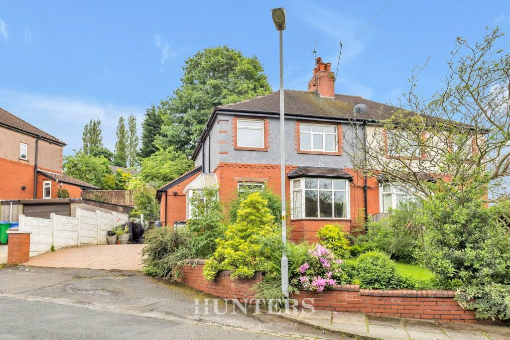 3 bedroom semidetached house for sale in Parkside, Woodside