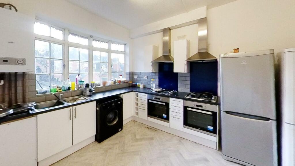 6 bedroom flat for rent in London Road, Leicester, LE2