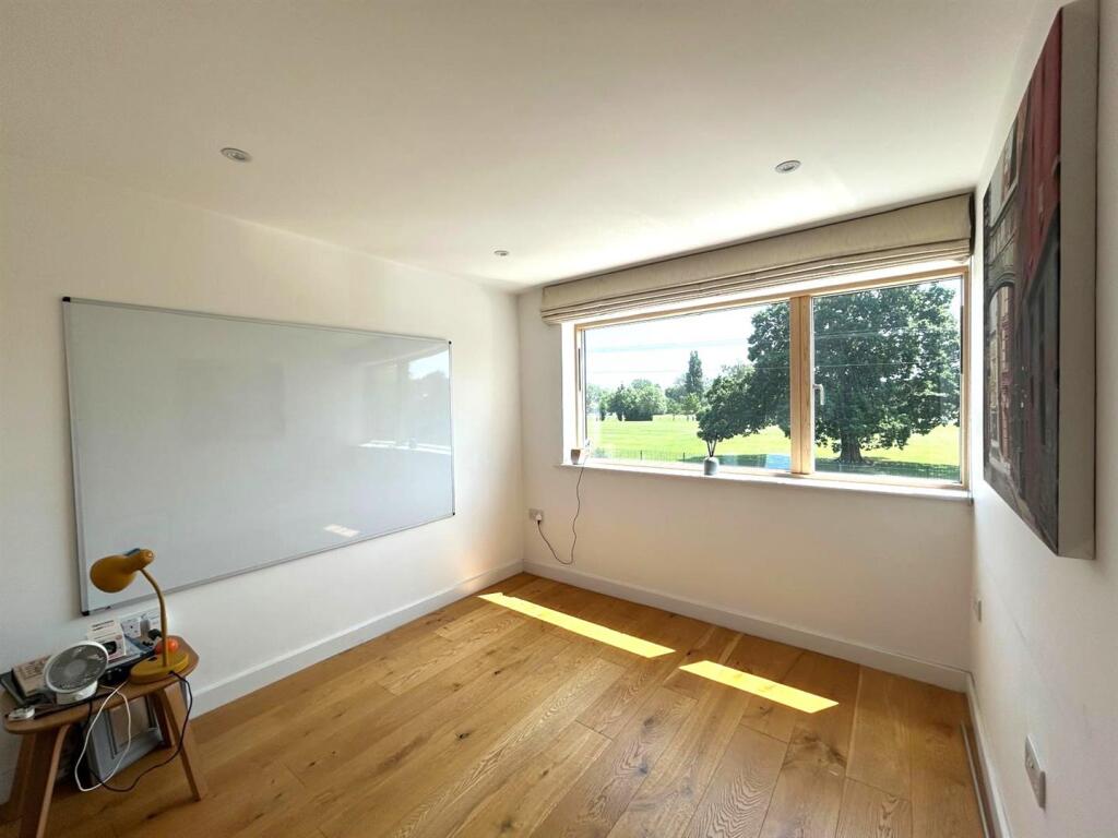 Main image of property: Park Avenue, Ruislip