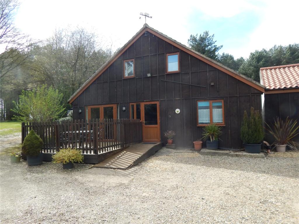 15 bedroom semidetached house for sale in Cromer Road, Thorpe Market