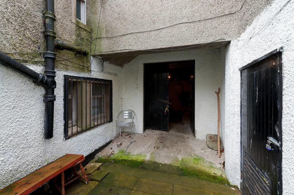 Commercial property for sale in Masons Arms Hotel, 30 Abbeygreen