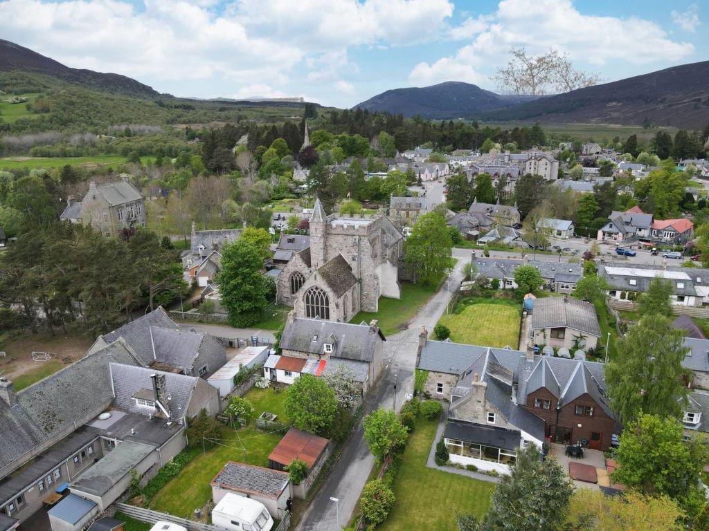 Additional property image - Craiglea Hillside Road, Braemar, AB35 5YU