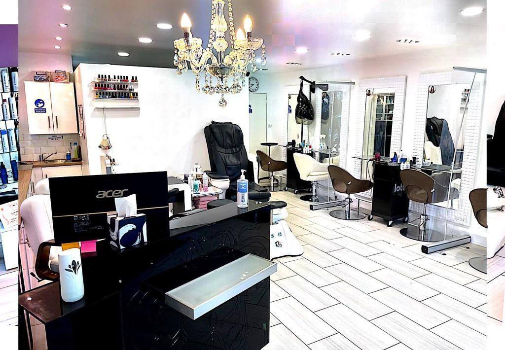 Hairdressers or barber shop for sale in Mirror Mirror Hair & Beauty Salon,  , SE23