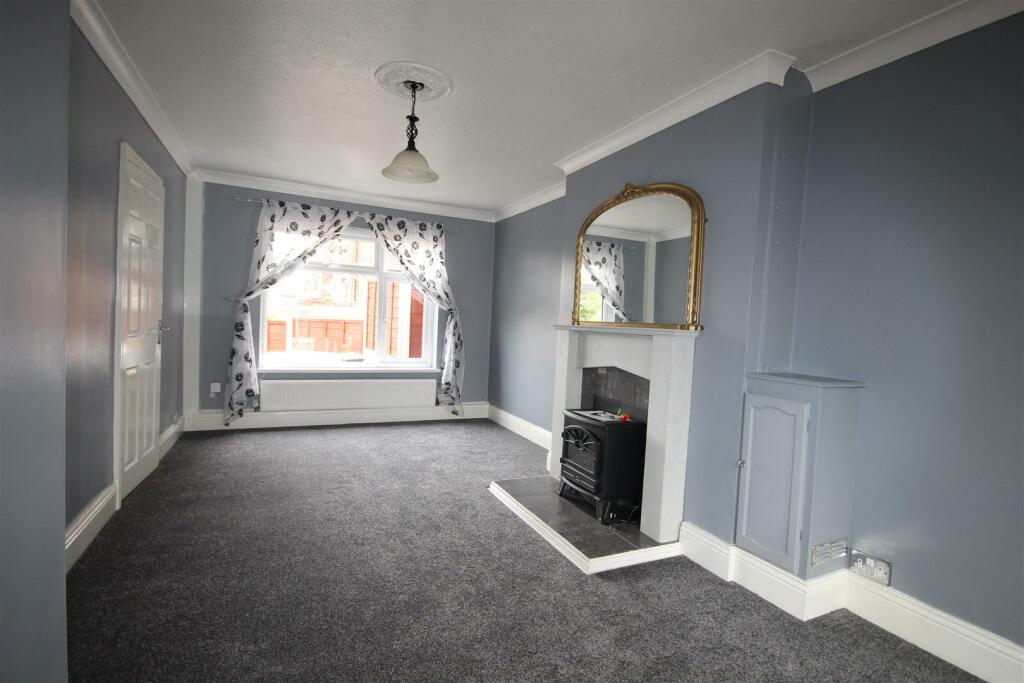 2 bedroom end of terrace house for sale in Kendal Drive, Castleford, WF10