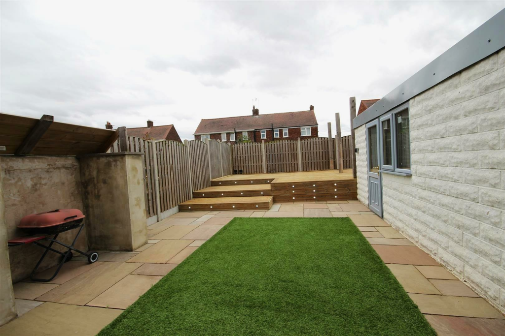 3 bedroom semidetached house for sale in Churchbalk Lane, Pontefract, WF8