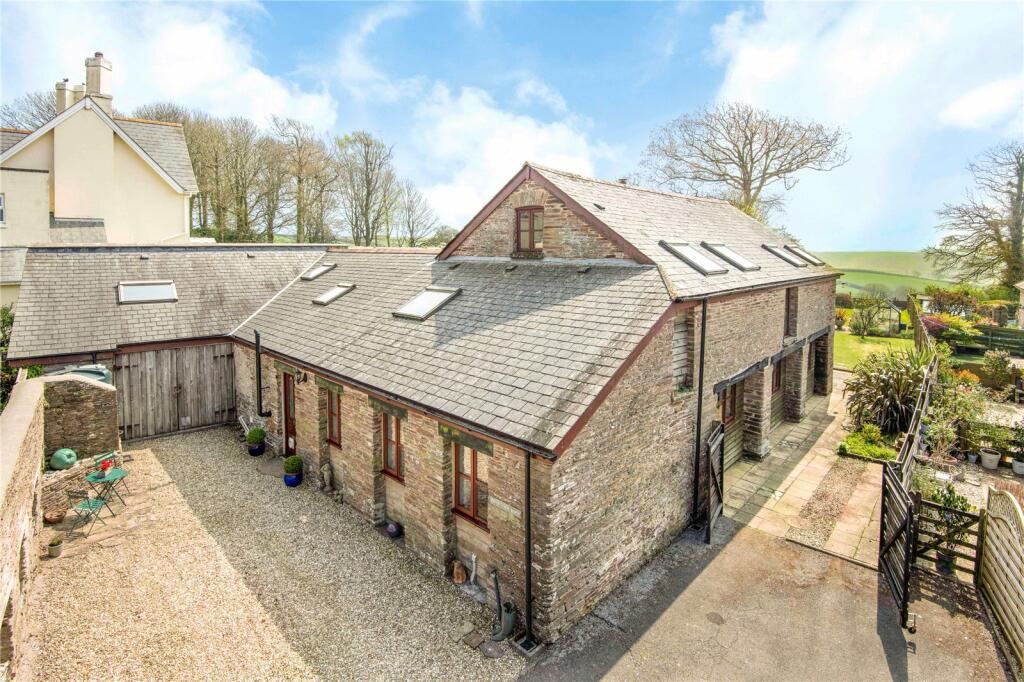 5 bedroom barn conversion for sale in Coleridge Barns, Chillington