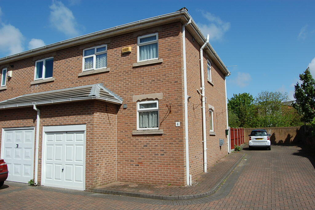 3 bedroom semidetached house for sale in Thistleton Mews, Southport