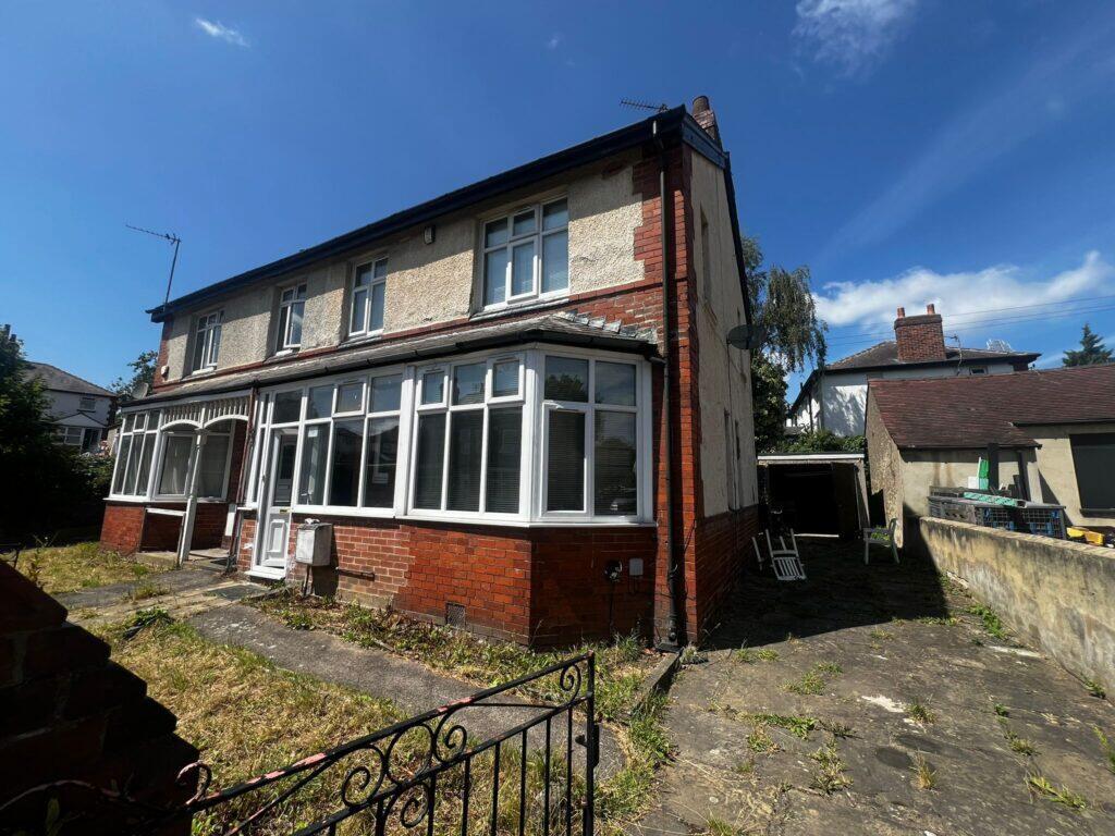 Main image of property: Newport Mount, Headingley, Leeds, LS6 3DB